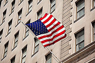 告别透明 任天堂初代Switch游戏卡带盒也变红了